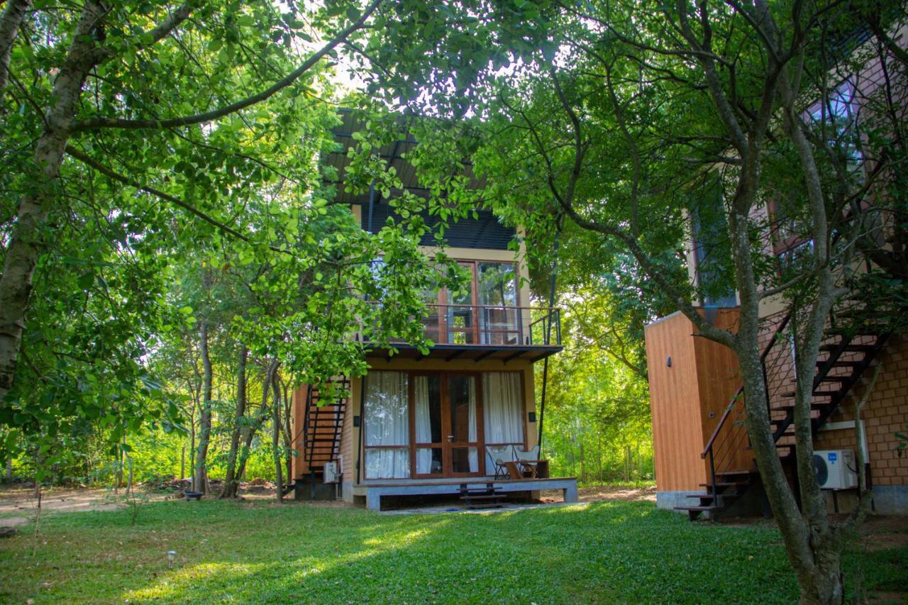 Breezy Lake Тисамахарама Екстериор снимка