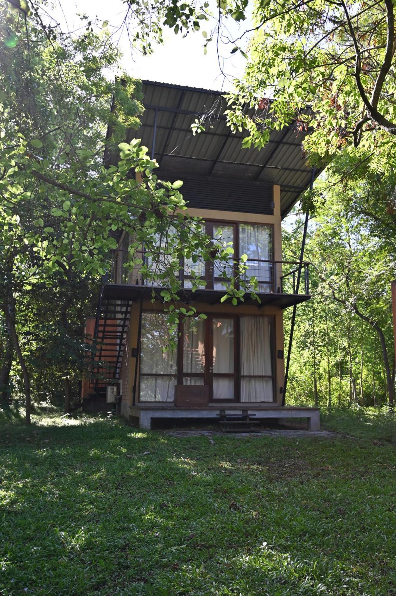 Breezy Lake Тисамахарама Екстериор снимка
