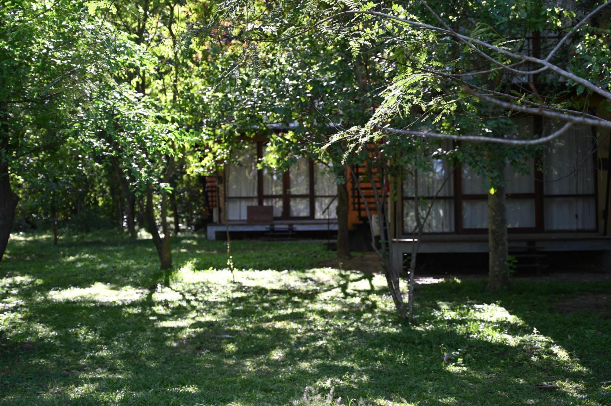 Breezy Lake Тисамахарама Екстериор снимка