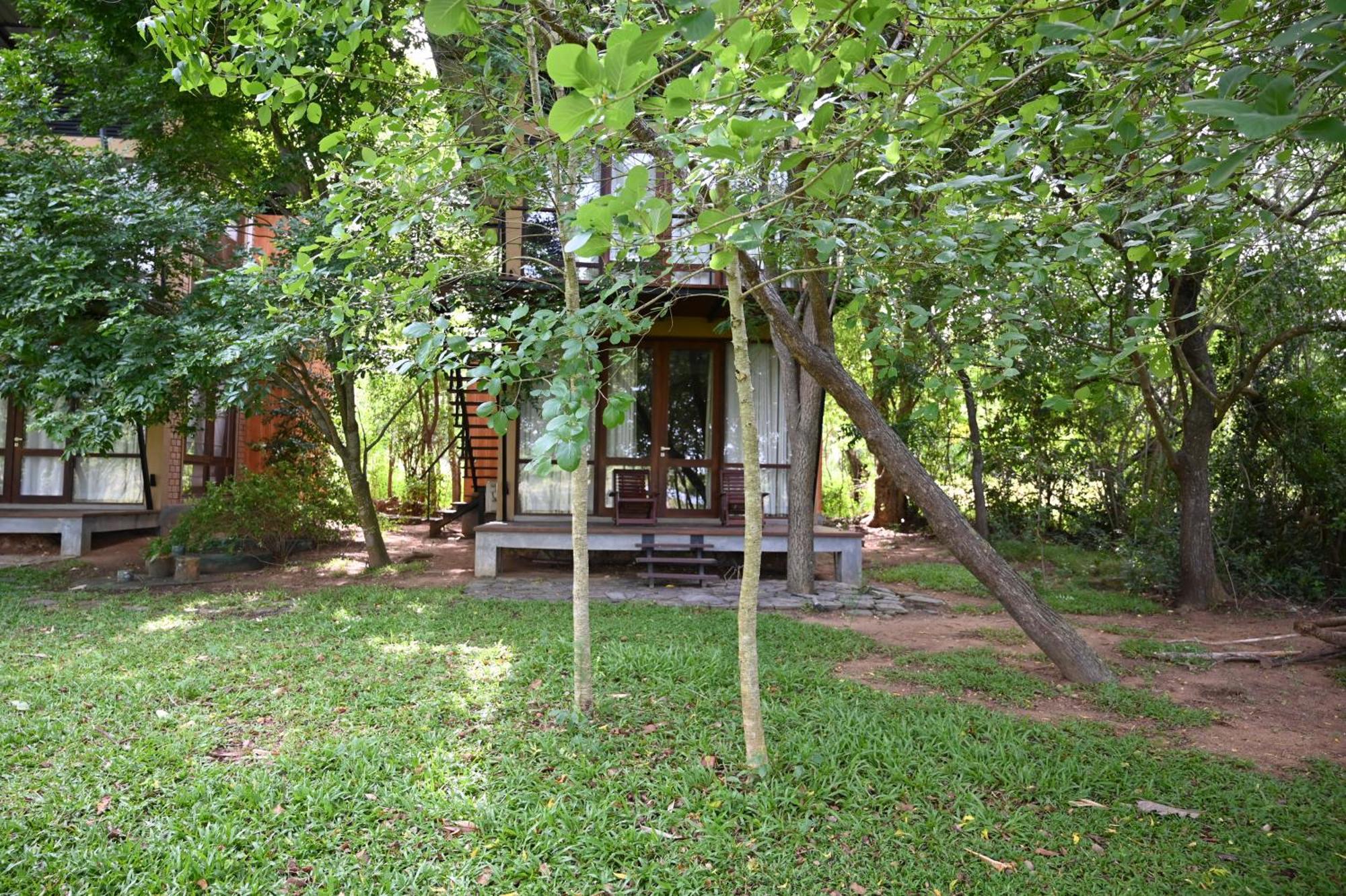 Breezy Lake Тисамахарама Екстериор снимка